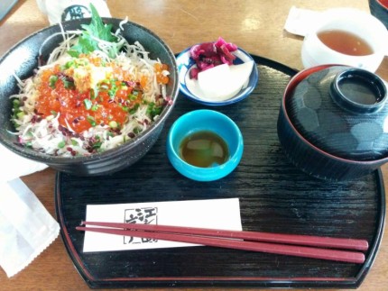 しらすいくら丼（1,400円）