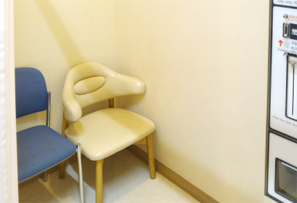 授乳室の椅子