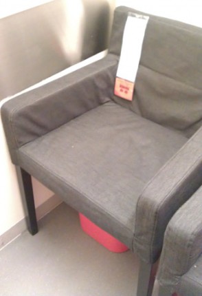 授乳室の椅子